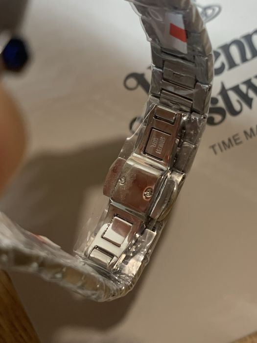 Новий годинник Vivienne Westwood