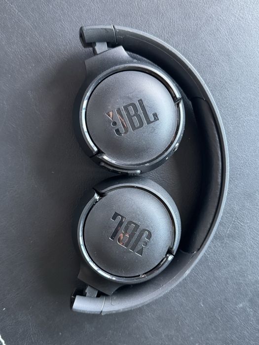 JBL 510 BT headphones
