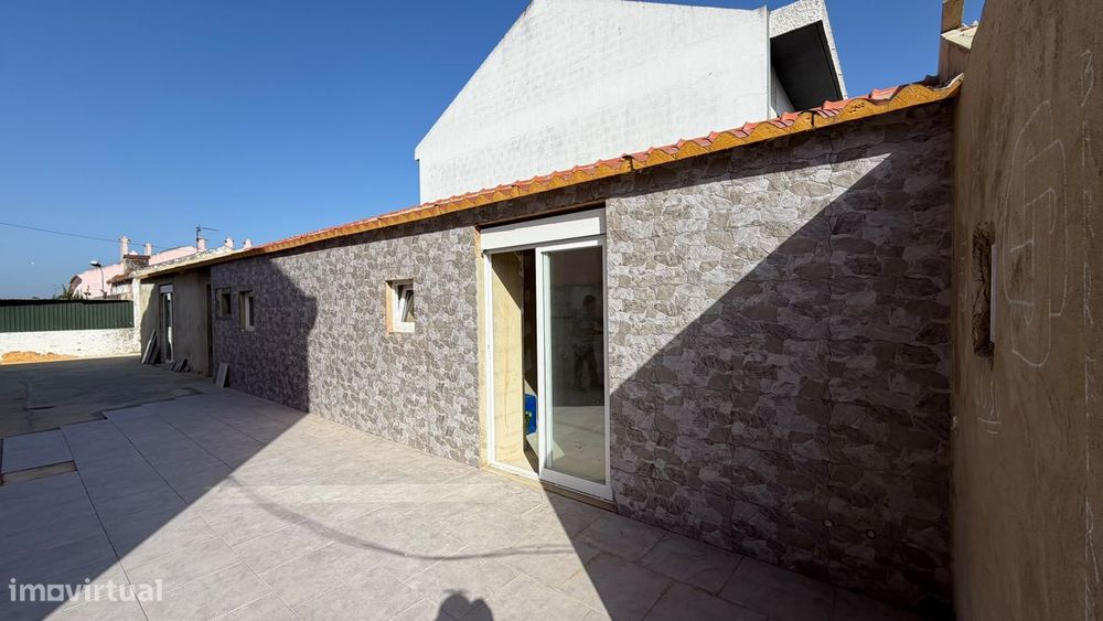 V3 - Em fase final de remodelação total / Santo António da Charneca