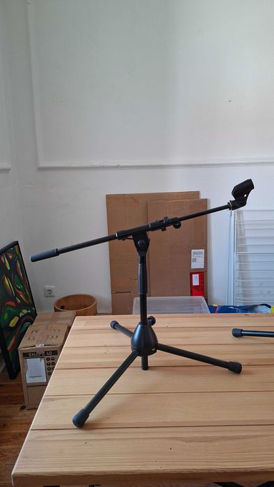 2x tripé de microfone K&M 259 com braço, meia altura
