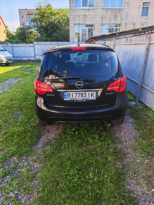 Opel meriva b , 1.4 turbo з Німеччини. 
Місто: 7.8 – 8.5 
Трасса: 4.8 – 5.5 л / 100 км
Змішаний: 6.0 – 6.5 л / 100 км
