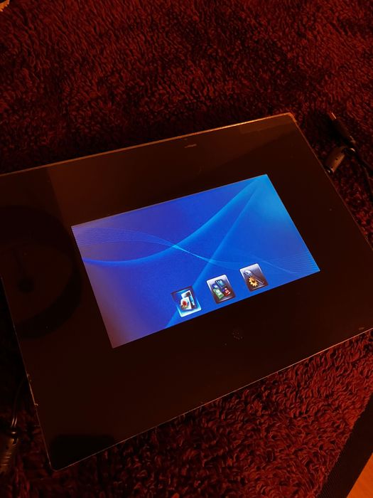 Moldura Digital com alimentação elétrica