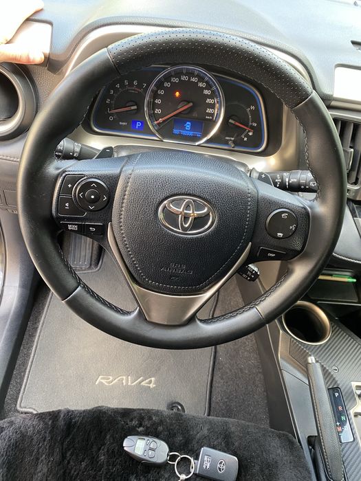 Toyota rav-4.