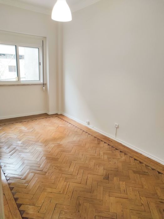 T1 junto da Estação CP - Centro de Queluz – Oportunidade Única!