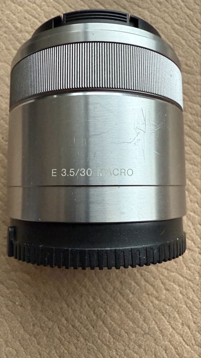 Objetiva Sony E 30mm f/3.5 Macro