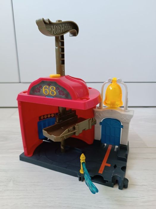 Hot wheels пожежна частина (без машинки)