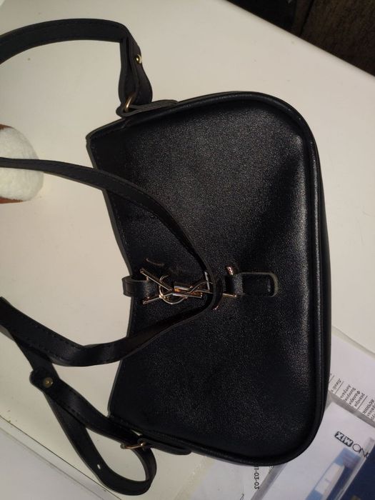 Чорна жіноча сумка через плече Saint Laurent