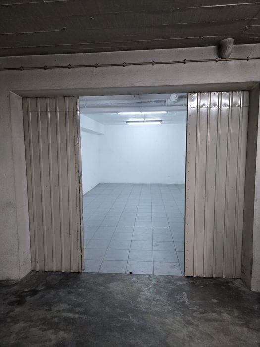 Aluga-se Garagem