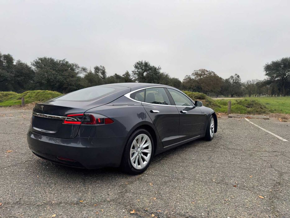 Tesla Model S 75      2016