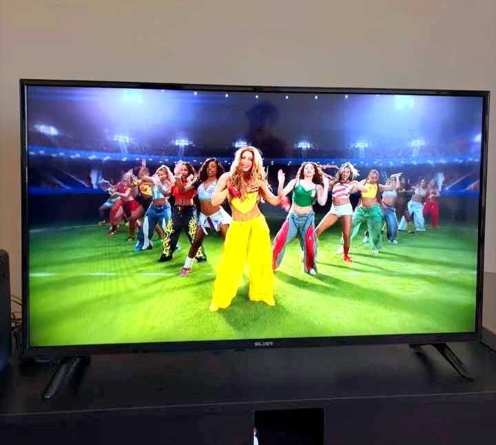 Smart TV 109cm 43" Full HD LED Silver, Excelente estado