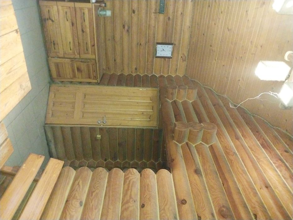 Дерев'яна баня зі зрубу розміром 5,6 м * 5,6 м