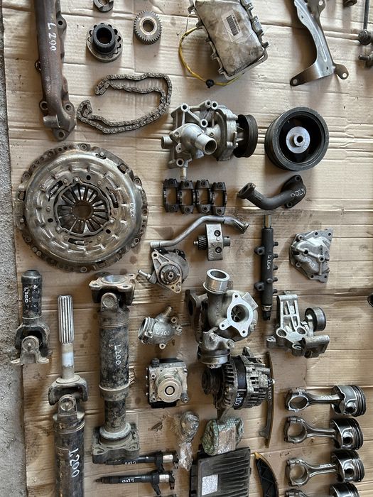 Детали двигателя на Mitsubishi L200 2015 - 2019 2.4 did