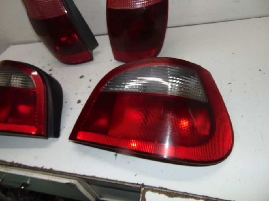 Fiat punto/ Renault megane farolins trás