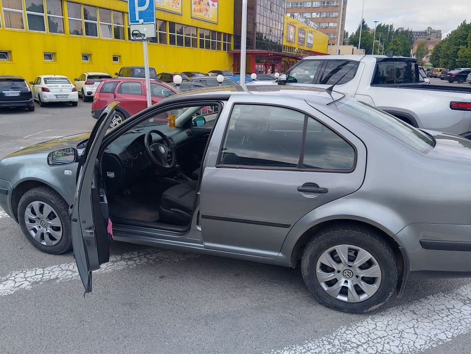 Авто на ходу кожен день,торг присутній.2003р/1.6бензин.   0680659241 знаходиться у Вінниці