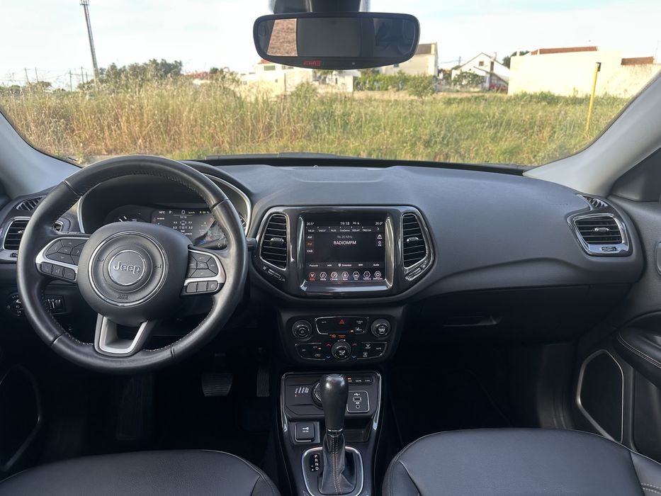 Jeep Compass 1.3 4XE Limited ( 38 mil kms )