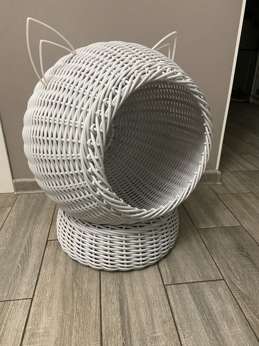 Лежанка , котодомик из ротанга.
