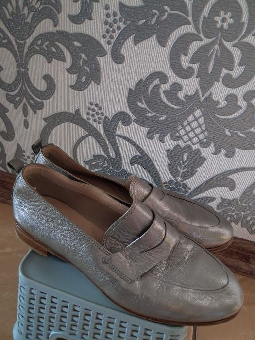 Жіночі шкіряні лофери Clarks стильні і зручні,практично нові