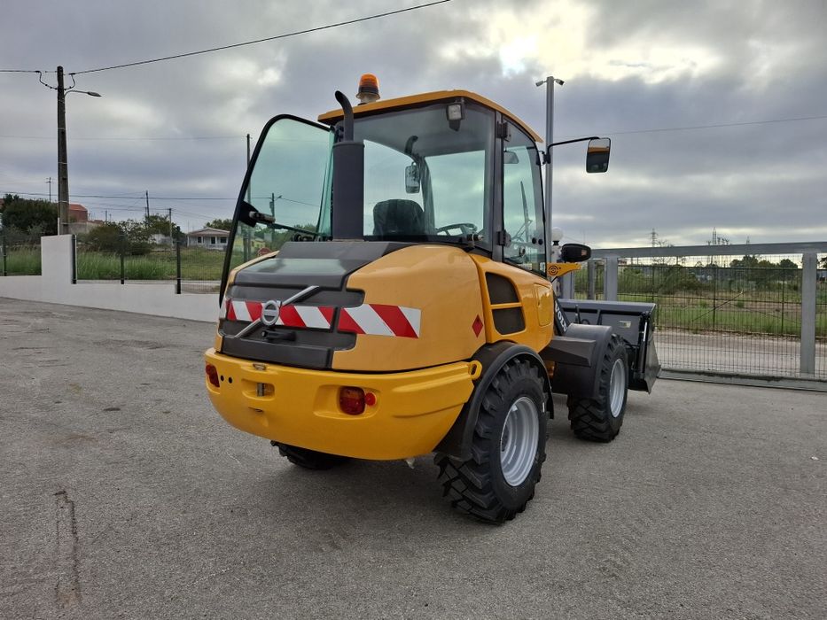 Pá carregadora volvo L25 F