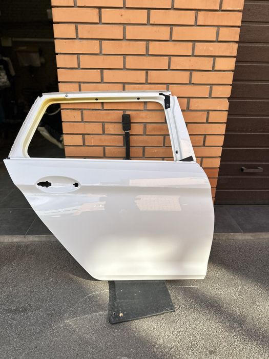 Двері задні на Bmw 5 G31 (турінг) ідеальні, не фарбовані А300!