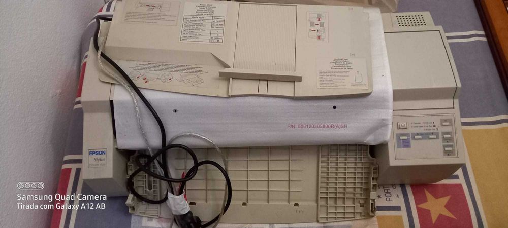 Vende-se impressora Epson Stylus Color 1520 + guia de utilizador