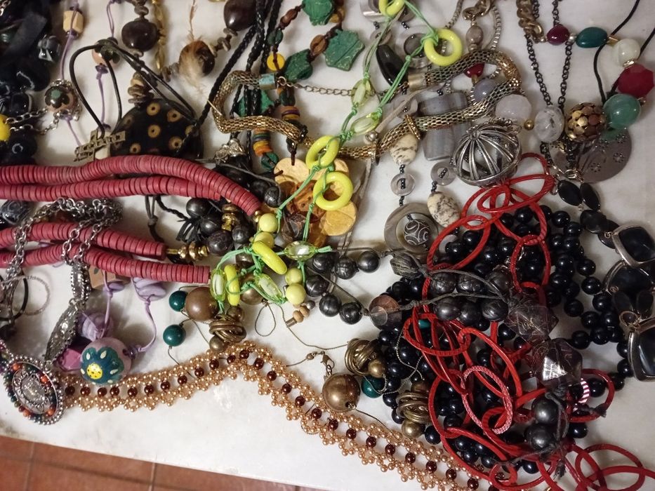 Conjunto de 65 Colares