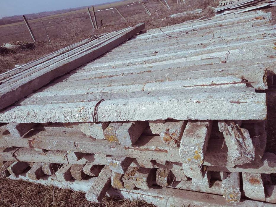 Стовпчики стовпи на огорожу, забор, паркан, сітка дріт, сетка столбики ...