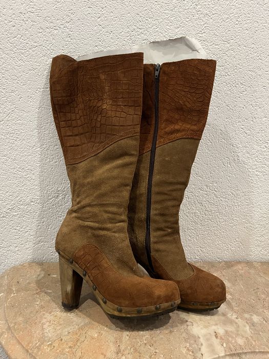 Botas em Camurça de Cano Alto Castanho e Camel