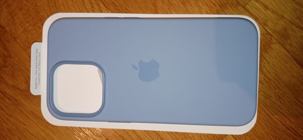 Чохол Silicone Case для iPhone з технологією MagSafe.