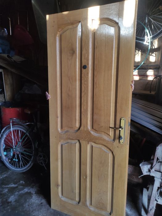 Двері дерев'яні вхідні