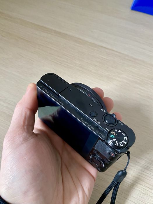 Компактна камера Sony RX 100