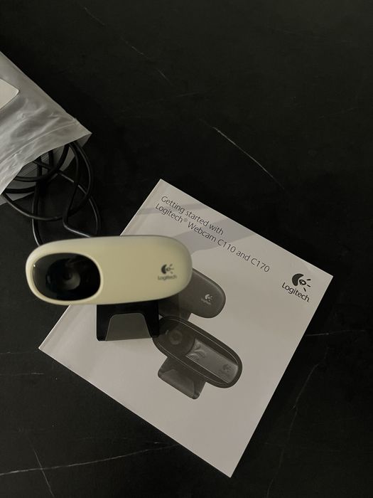 Компʼютер, монітор, клавіатура, колонки, камера, мишка