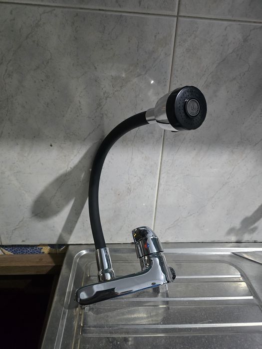 Torneira de cozinha a estrear nova na caixa