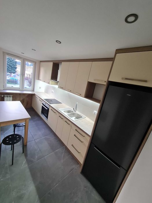 Oferuję do wynajęcia piękne, jasne, dwustronne mieszkanie o powierzchni 44m2, znajdujące się w Gorlicach przy ul. Kopernika.