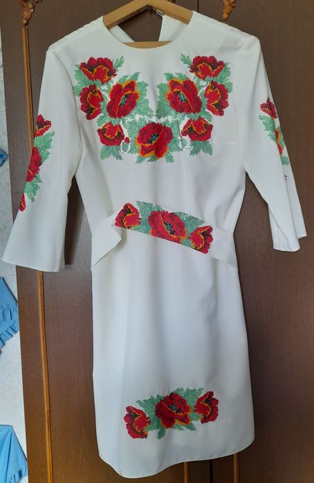 Продам вишите плаття 44-46р