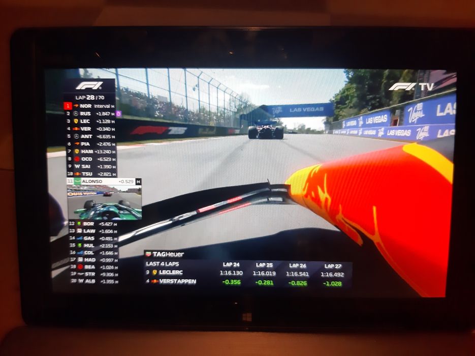 Asus Vivo Tab RT  работает от аккумулятора 5.5ч при просмотре видео