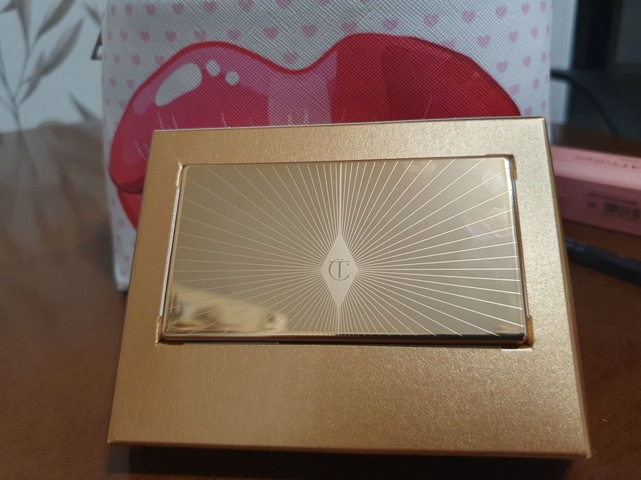 Палетка  Charlotte Tilbury Filmstar Bronze & Glow