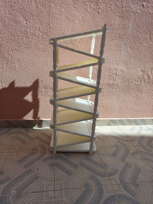 Sapateira em plástico