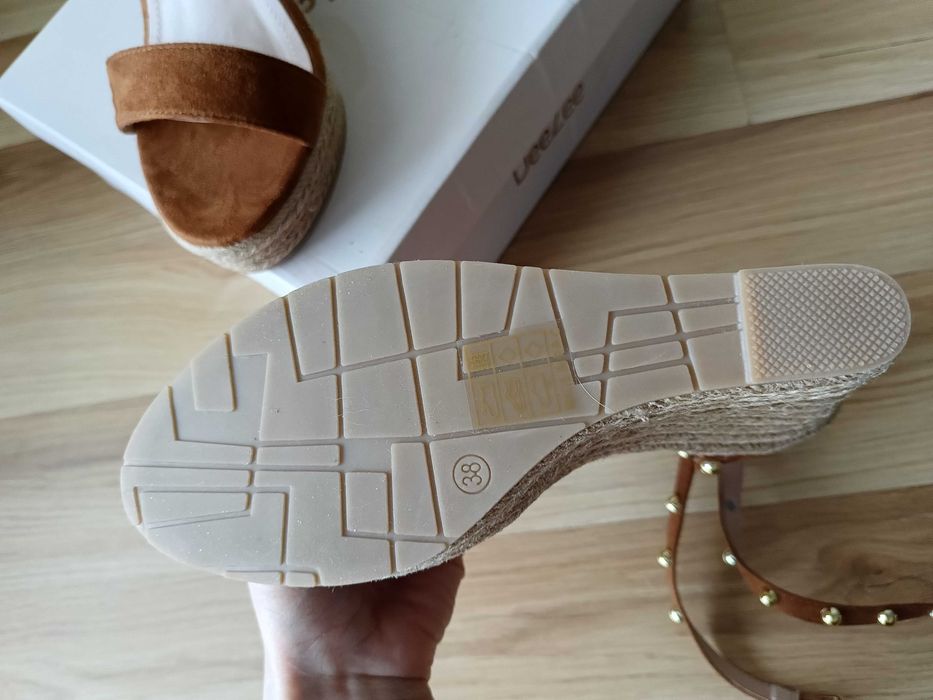 Nowe buty/sandałki DeeZee na koturnie