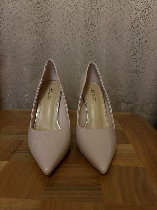 Туфлі лодочки 38 розмір, бежеві