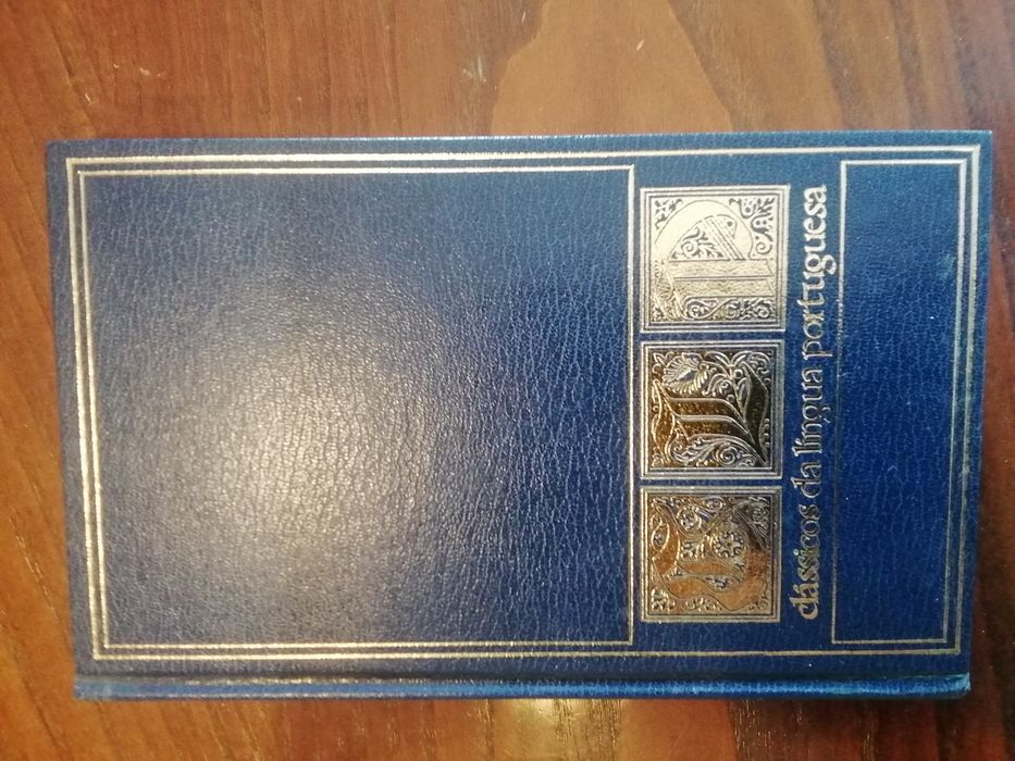 4 Livros condensados da Reader's Digest, e 2 de Eça de Queiroz.