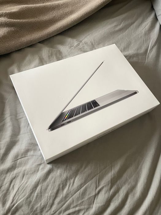 MacBook Pro 15,4" 2017 Touch Bar – i7, 16 GB RAM, 1 TB, bateria nova