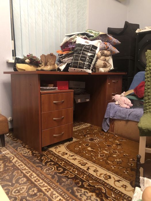 Стол большой письменный