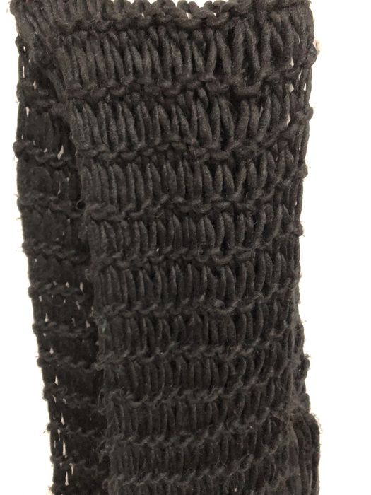 Czarny szal grubopleciony