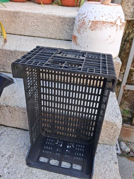 10  caixas plásticas pretas resistentes