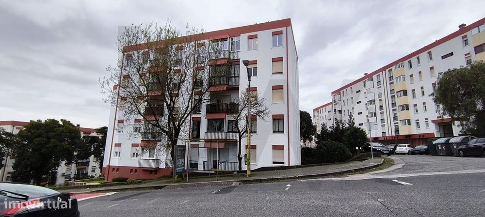 T3 transformado em T2 com arrecadação - Santo António dos Cavaleiros — Santo António Dos Cavaleiros E Frielas, Lisboa