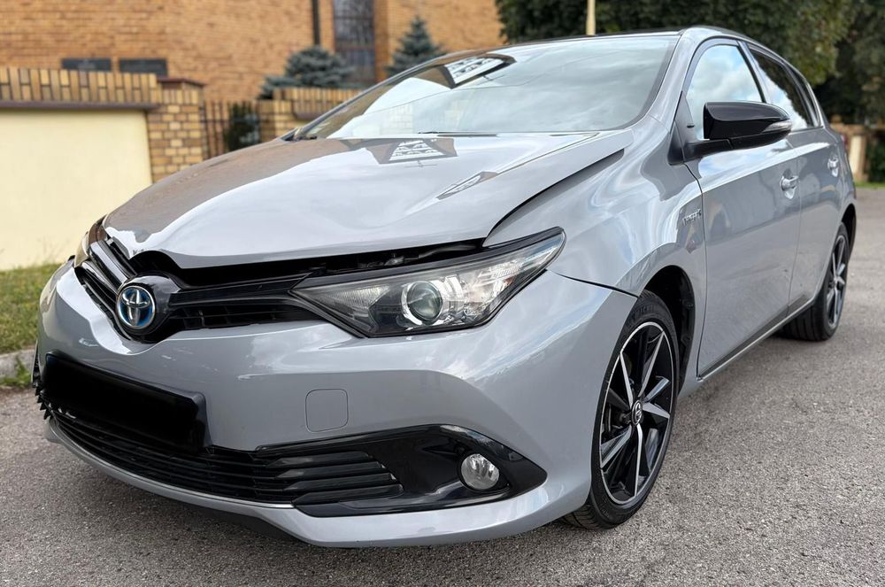 Toyota Auris 1.8 Automatik Style Selection 136 KM
