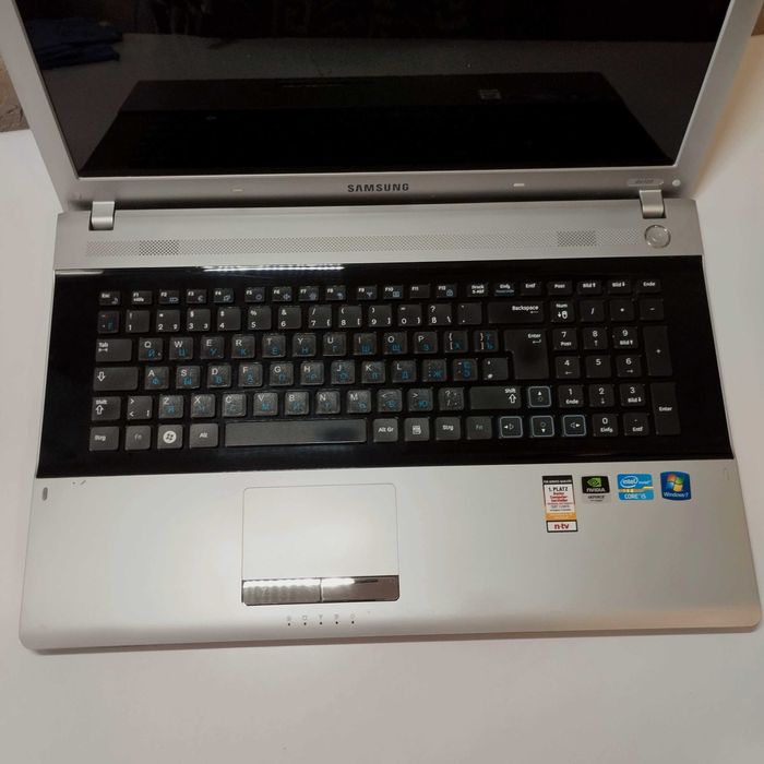Ноутбук Samsung RV720 | 17.3 дм | Core i5-2410M | видео 1гб | 8/750 гб