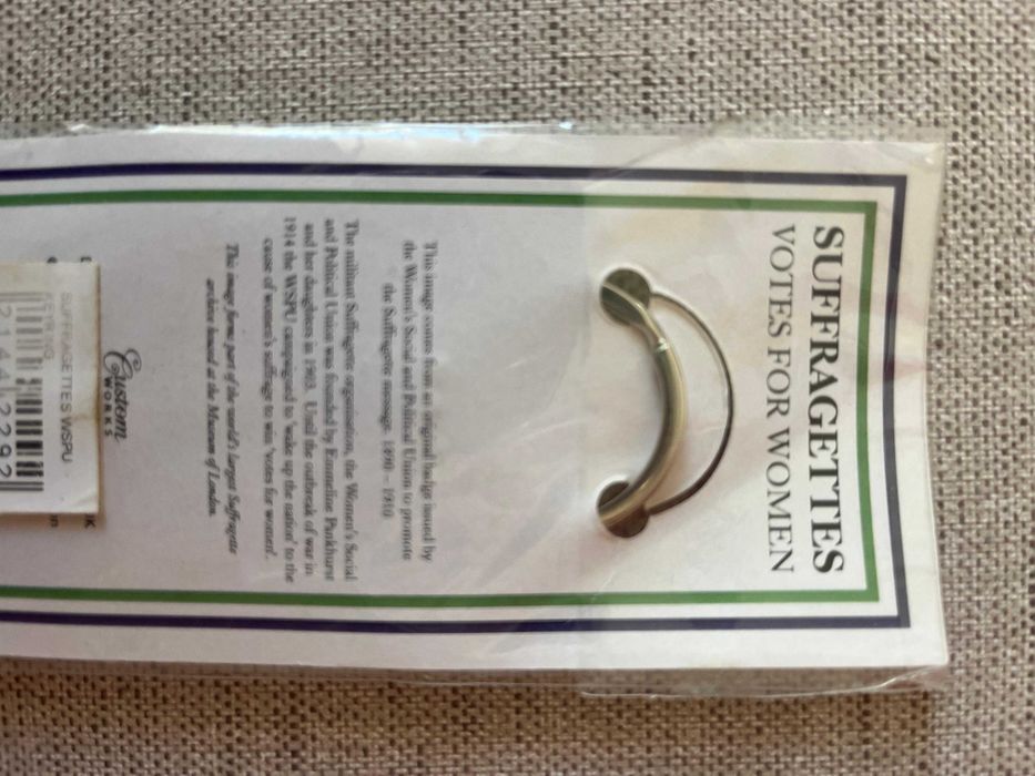 Porta-chaves inspirado nas históricas Sufragistas