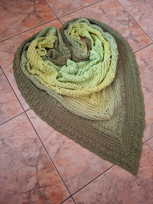 Przepiękna chusta szydełkowa