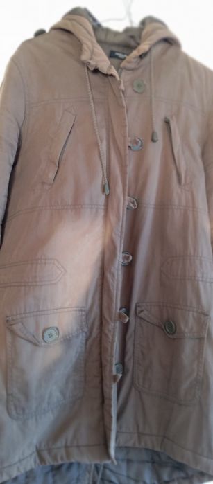 Casaco comprido com capuz verde tropa